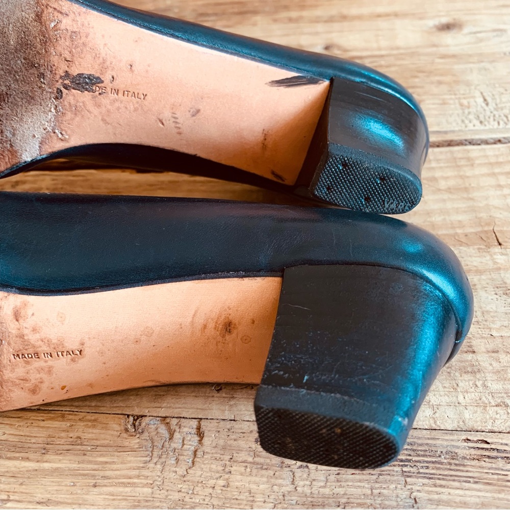 Salvatore Ferragamo—Vintage Vara Bow Heel Pumps, Double Bow (8.5 A2, Narrow) - Picture 11 of 13